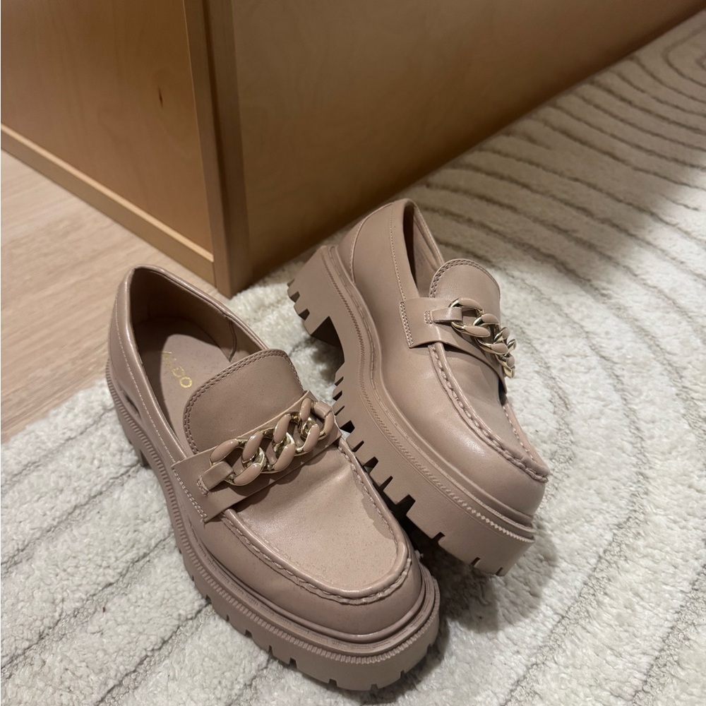 Chic Tan Loafers with Chain Detail